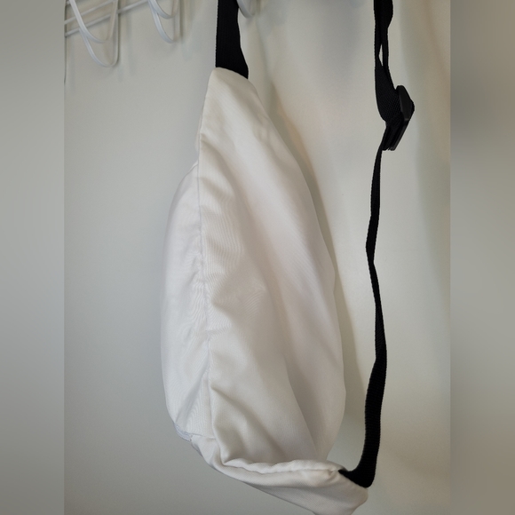 FILA White Waistbag Fannypack - Picture 4 of 4